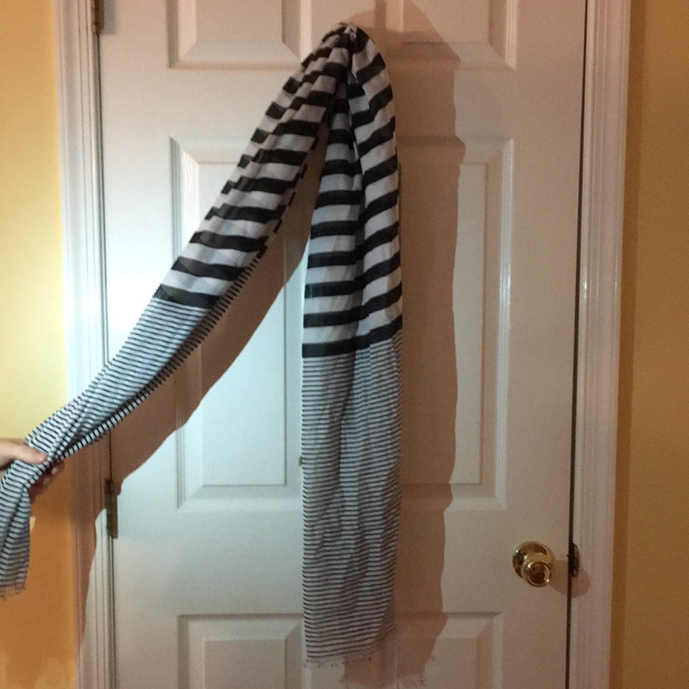 Black and white striped scarf